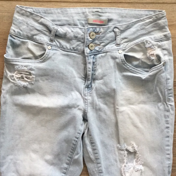 refuge Denim - REFUGE Ripped Destructed Light Wash👖28” x 29”
